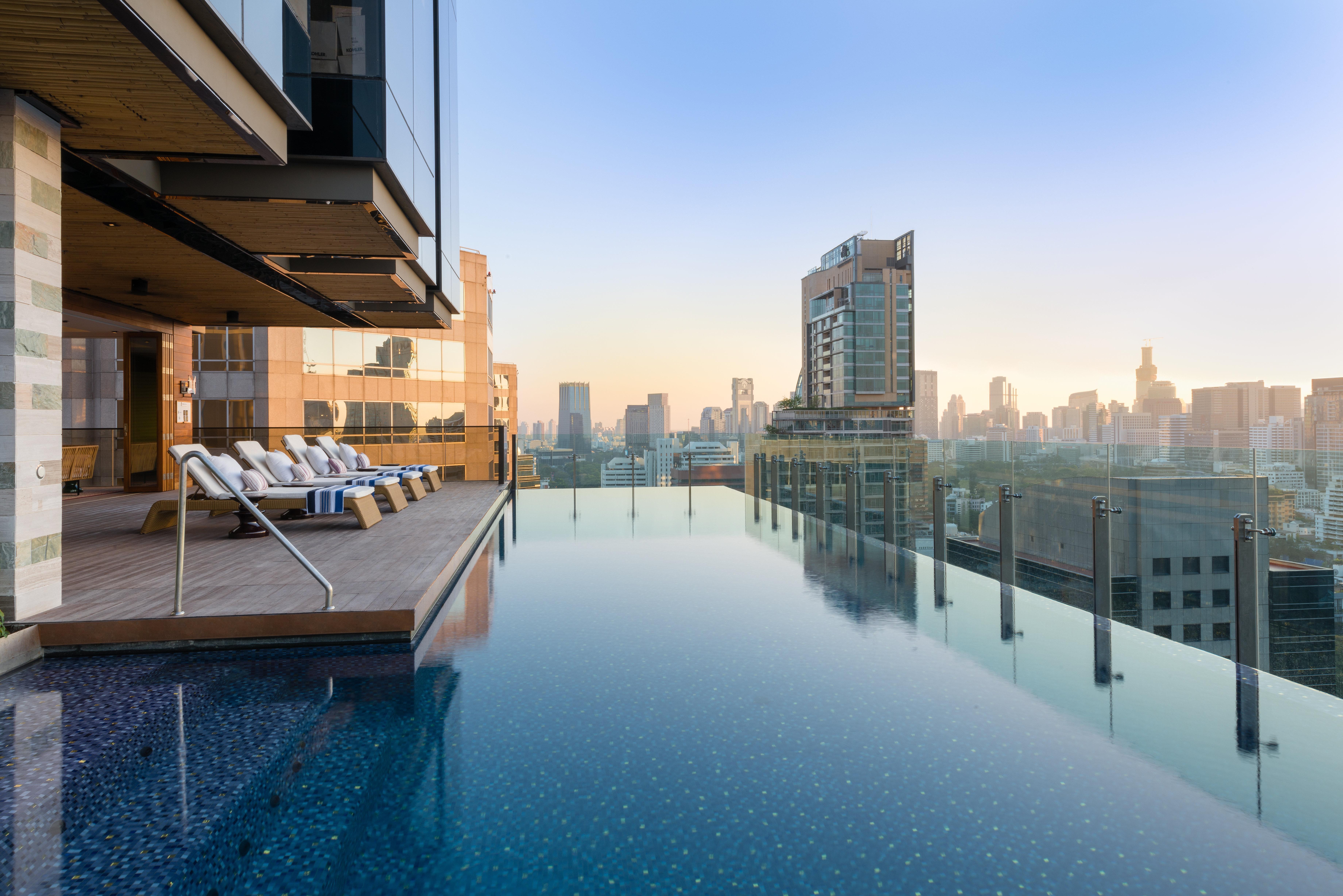 Hotel Indigo Bangkok Wireless Road, An Ihg Hotel Exterior photo Infinity pool at the hotel